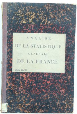 gros plan d'un livre sur une surface blanche