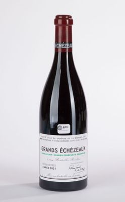 une bouteille de vin posée sur une table