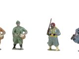 quatre figurines représentant des hommes en uniforme militaire