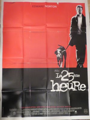 une vieille affiche de cinéma représentant un homme promenant un chien en laisse