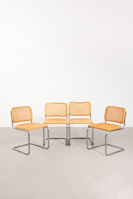 un lot de quatre chaises orange de style Miesler