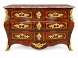 une image d'une commode avec un plateau en marbre