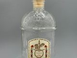 une bouteille en verre à l'ancienne, munie d'un bouchon en liège