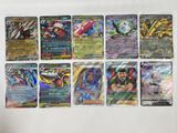 beaucoup de cartes pokemon différentes sur la table