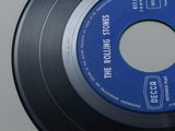a black record with a blue label on it