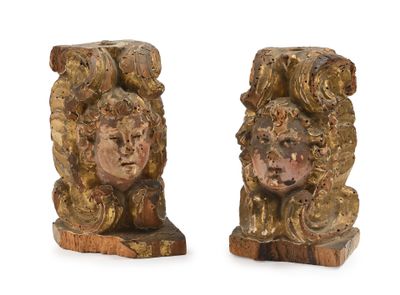 Paire de petits éléments décoratifs en bois sculpté, polychr…