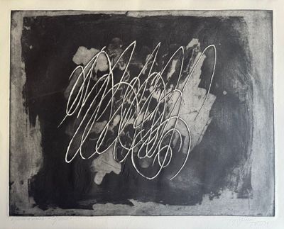 photographie en noir et blanc d'un dessin représentant une main sur laquelle figurent des inscriptions