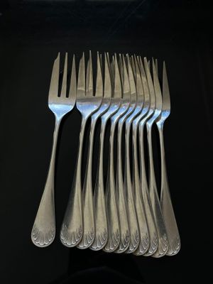 a lot of forks that are sitting on a table