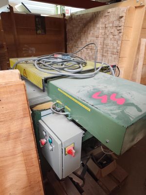 a machine that is sitting in the middle of a room