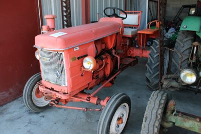 Tracteur agricole Renault Junior Pas de carte grise Année 19… - Photo 1