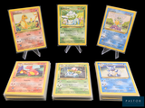 Six cartes Pokémon sont présentées en rangée sur un fond noir.
