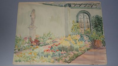 un tableau représentant un jardin avec des fleurs et une statue accrochée au mur