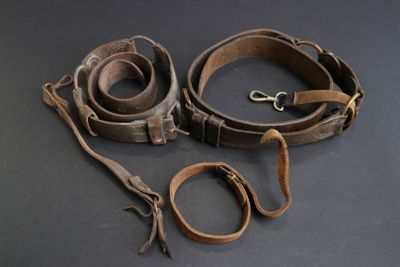 Lot de 2 ceinturons d’Homme non-monté de l’Artillerie, modèl…