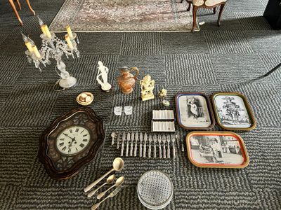 a lot of items that are sitting on the floor