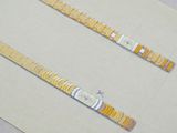 deux montres posées sur une feuille de papier
