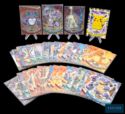 Des cartes à collectionner Pokémon sont alignées sur un fond noir