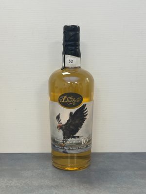 une photo d'une bouteille de whisky posée sur un comptoir