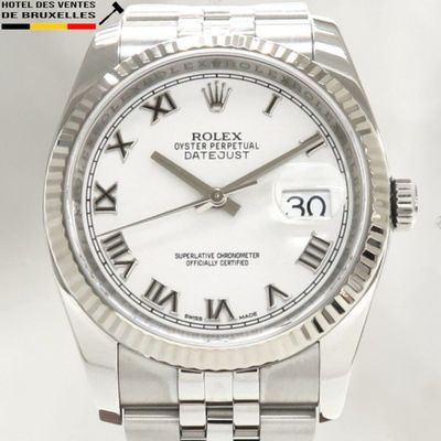 une montre Rolex dont le cadran comporte des chiffres romains