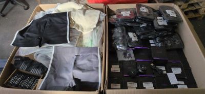 132 / 1 palette de 183 kg de chaussures, moules à glaç… - Photo 1