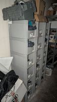 1 établi - 2 caisses en plastique avec de la connectique don… (photo 3)