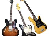 trois guitares sont alignées les unes à côté des autres sur un fond blanc