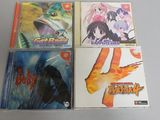 beaucoup de CD posés sur une table