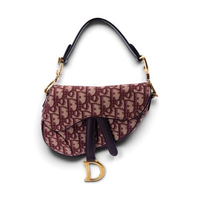 un sac à main marron et noir orné d'un motif monogramme