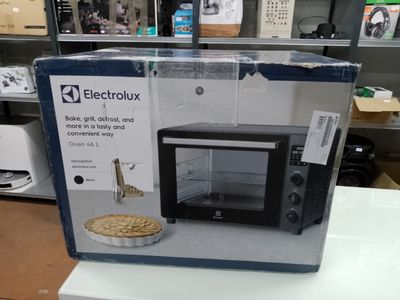 a box that has a microwave on top of it