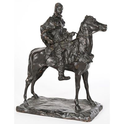 statue représentant un homme à cheval, avec un chien sur la monture
