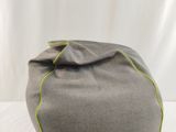 pouf en lin gris et vert citron avec passepoil vert citron