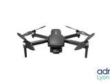 Le drone DJI est prêt à décoller du sol