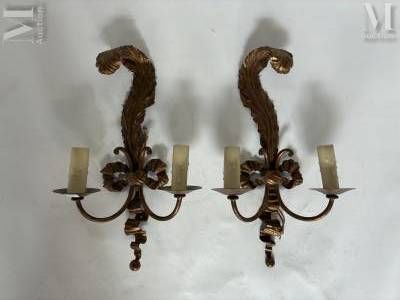 paire d'appliques murales anciennes en laiton ornées de têtes de dragon