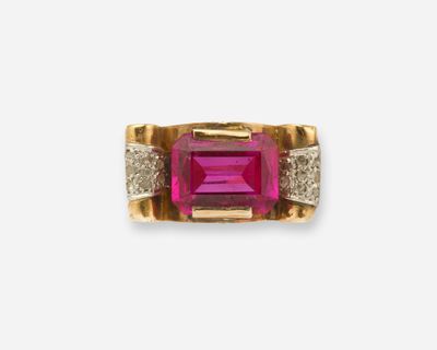 une bague en tourmaline rose et diamant