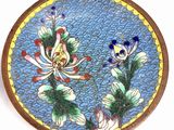 a picture of a decorative plate with flowers on it