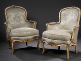 paire de fauteuils de style Louis XV à assise rembourrée