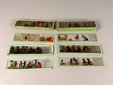 six photos miniatures de personnes posées sur une table