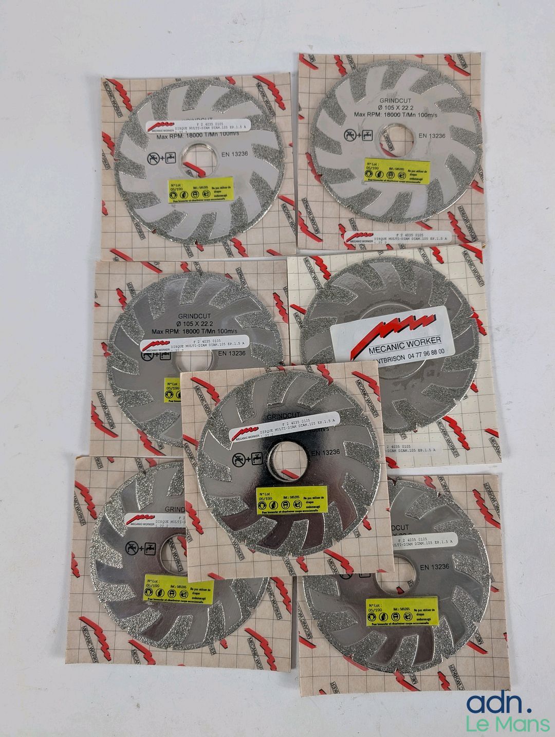 Lot de 8 disques multi-diamant de 105 mm de diamètre.