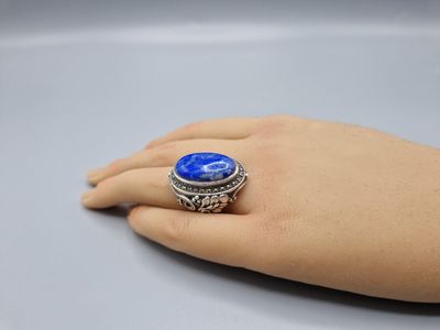 bague en argent sterling sertie d'une pierre lapis larime