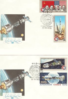 deux timbres représentant une station spatiale et une station spatiale