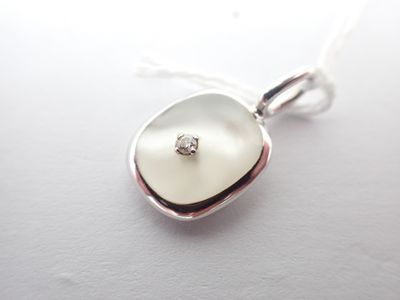 Pendentif en or gris 14k, nacre et petit diamant, poids 2,7g - Photo 1