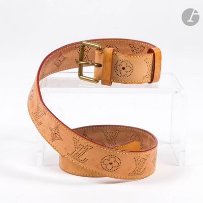 Ceinture Louis Vuitton en cuir beige avec motif Monogram