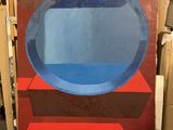une photo d'un tableau représentant un cercle bleu sur un socle rouge