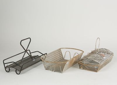 Dans le goût deMathieu MATEGOT (1910-2001) Set de 3 plateaux…
