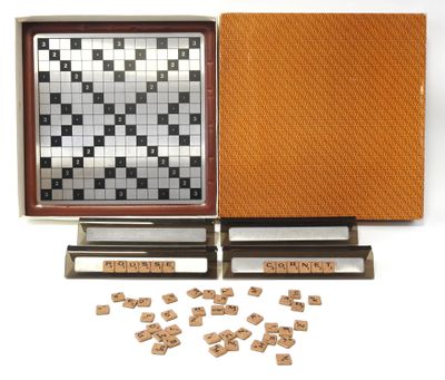 une image représentant un jeu de mots croisés avec une boîte et des pièces en bois