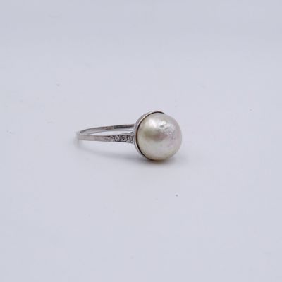 bague en argent massif sertie d'une perle blanche