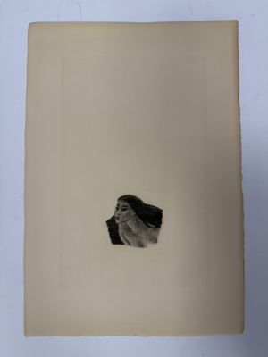 une image représentant une photo en noir et blanc du visage d'une femme