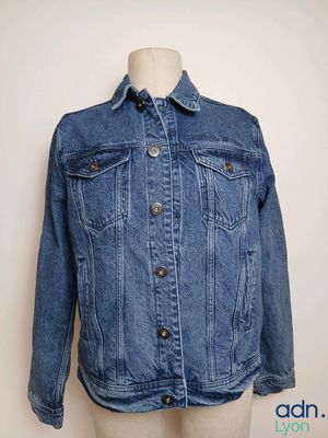 a blue jean jacket on a mannequin mannequin mannequin mannequin mannequin mannequin mannequin mannequin manne
