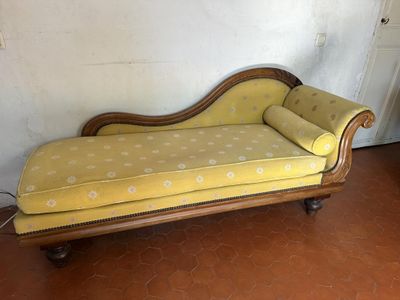 Méridienne en noyer et placage d'Epoque XIXème reposant sur …