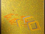 peinture représentant un oiseau volant dans les airs sur un fond jaune