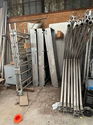 a pile of metal pipes sitting in a garage